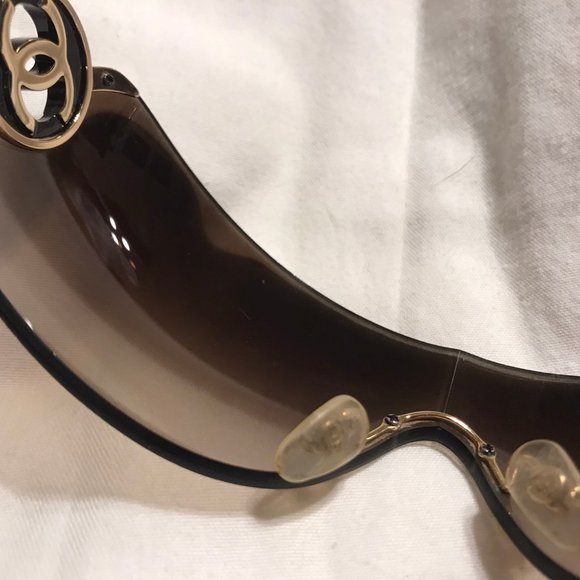 FLASH SALE! Chanel Shield Interlocking CC Sunglasses - purchased in Italy - Picture 7 of 12